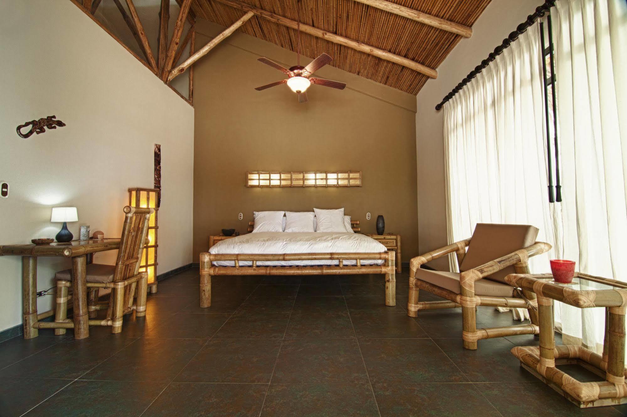 Clandestino Beach Resort Parrita Eksteriør billede