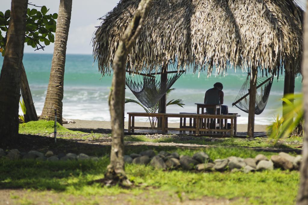 Clandestino Beach Resort Parrita Eksteriør billede