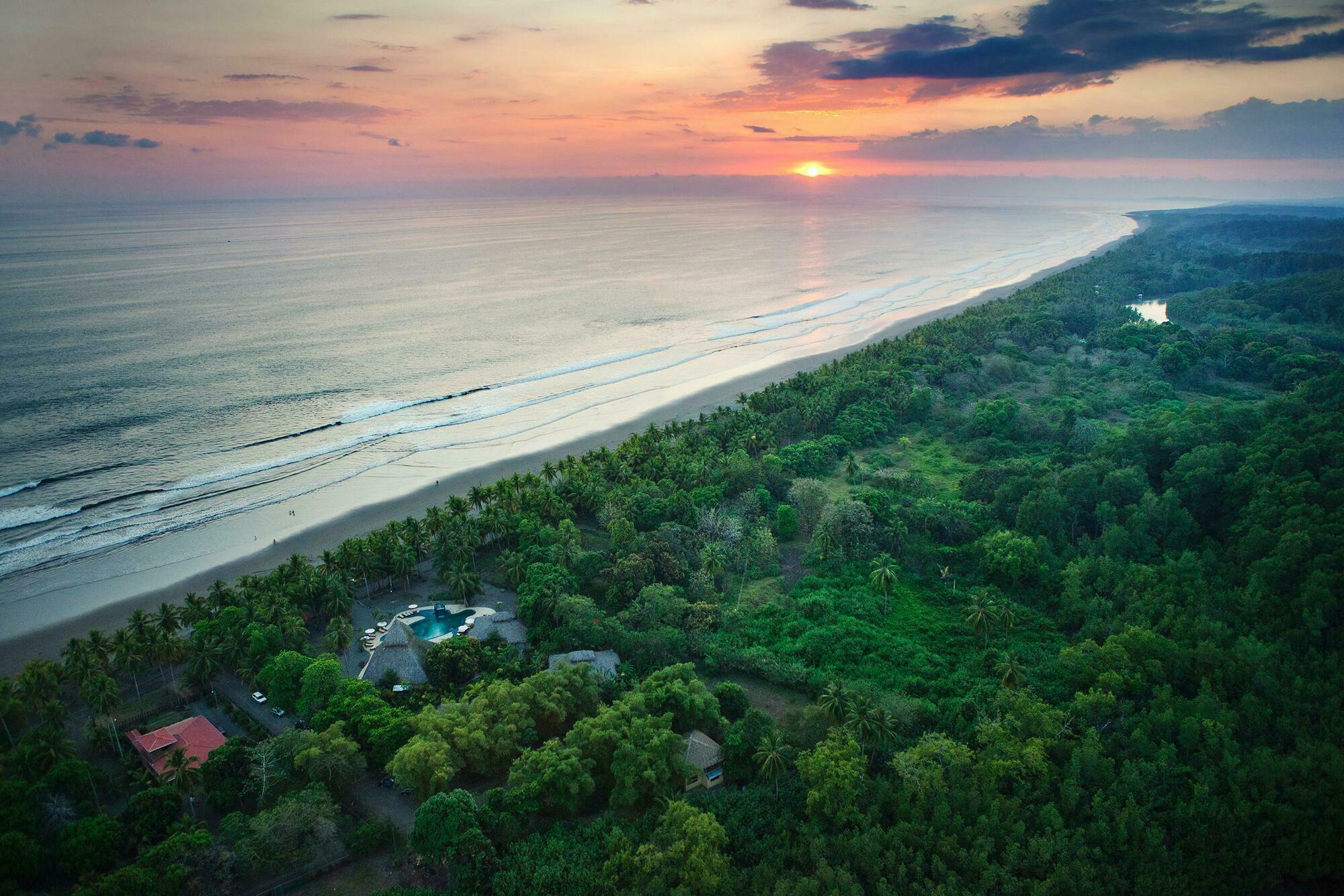 Clandestino Beach Resort Parrita Eksteriør billede
